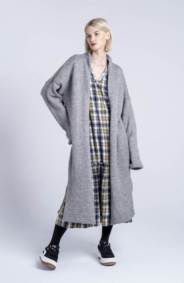 delCane_długi_sweter_kioto_gray_przód_II długi-wełniany-kardigan-kolekcja-kioto-delCane-przód-I