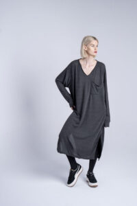 szara-długa-sukienka-kolekcja-kioto-delCane-przód-I