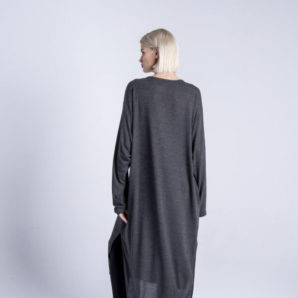 szara-długa-sukienka-kolekcja-kioto-delCane-tył