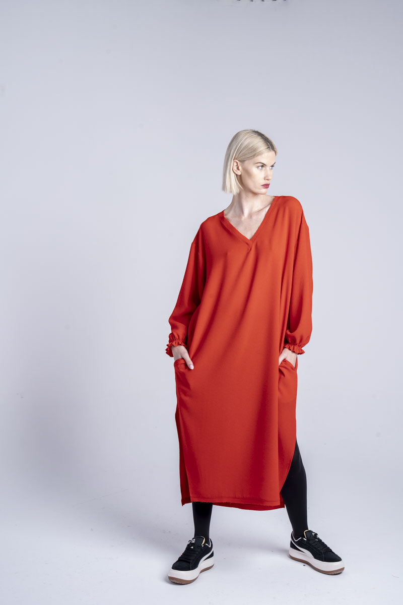 czerwona-długa-sukienka-kolekcja-kioto-delCane-przód