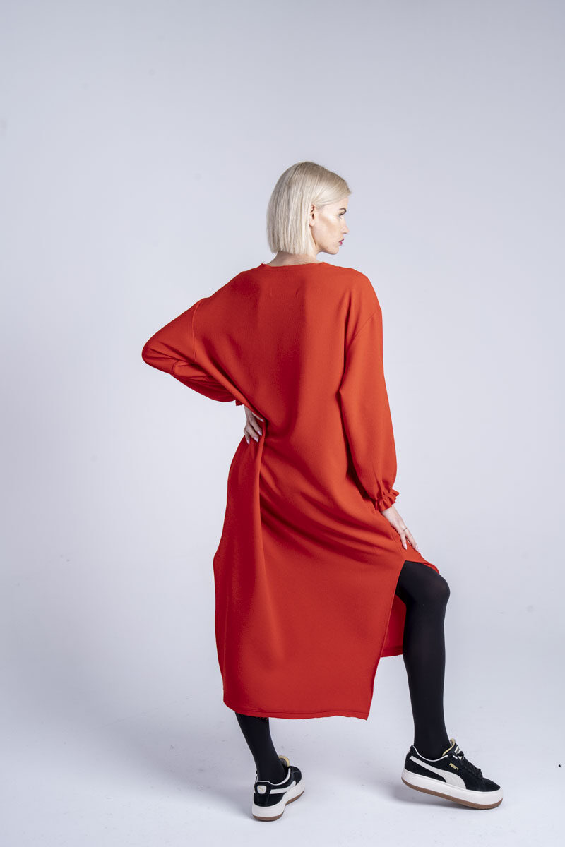 czerwona-długa-sukienka-kolekcja-kioto-delCane-tył