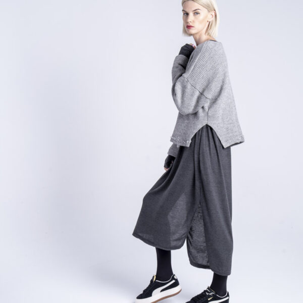 wełniany-krótki-sweter-kolekcja-kioto-delCane-bok
