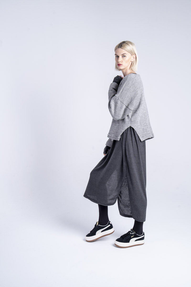 wełniany-krótki-sweter-kolekcja-kioto-delCane-bok