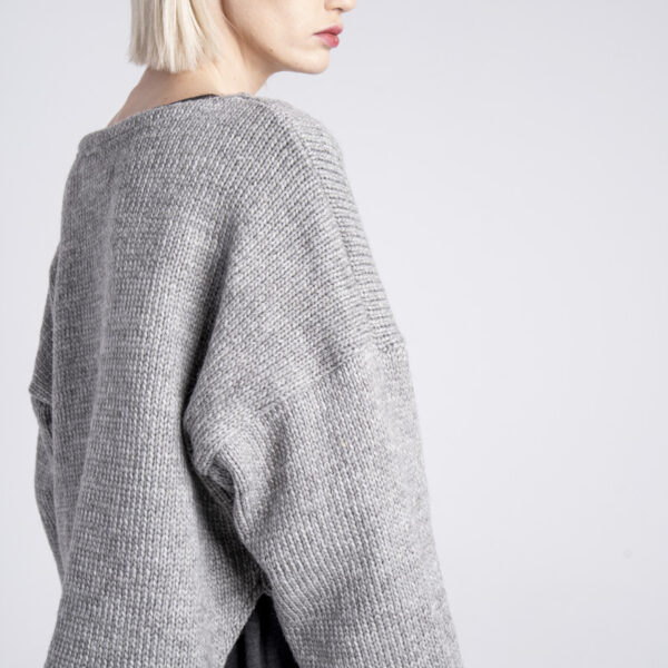 wełniany-krótki-sweter-kolekcja-kioto-delCane-detal