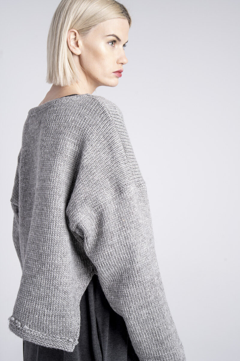 wełniany-krótki-sweter-kolekcja-kioto-delCane-detal