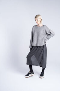 wełniany-krótki-sweter-kolekcja-kioto-delCane-przód