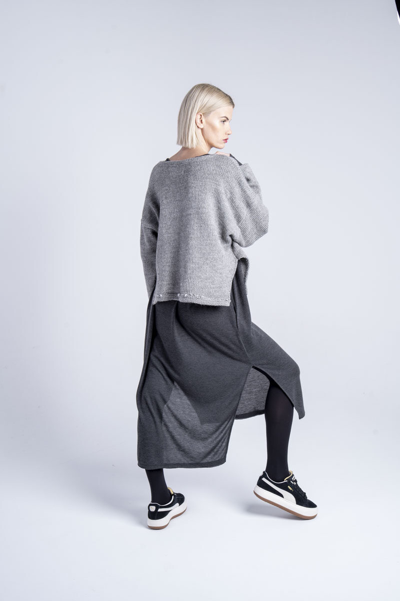 wełniany-krótki-sweter-kolekcja-kioto-delCane-bok_II