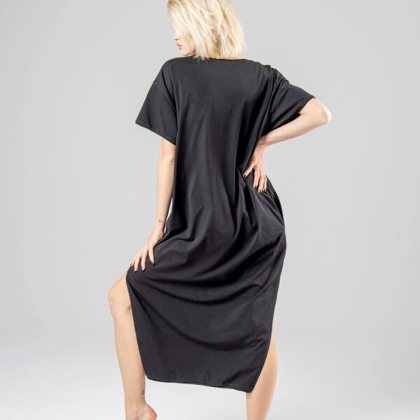 czarna-długa-sukienka-kolekcja-sakai-delCane-tył
