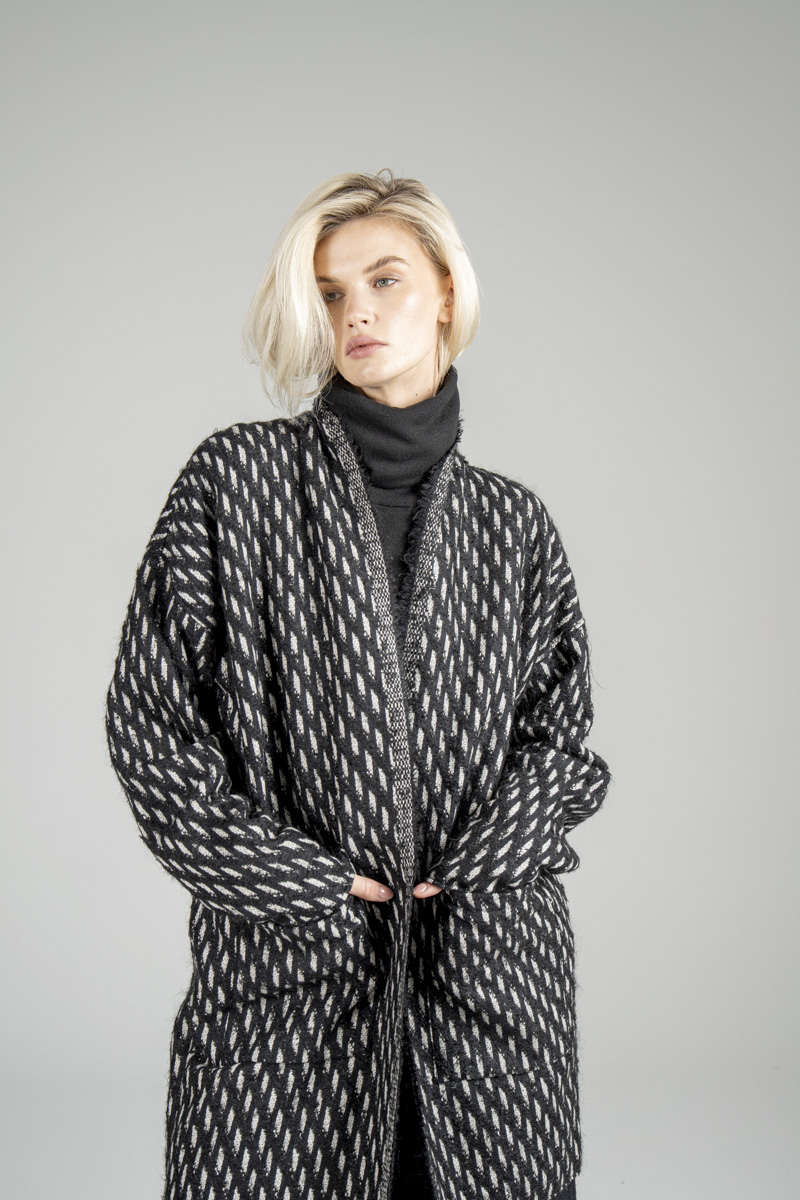 kurtka_nagoja_pattern_delCane_przód_I delCane-kolekcja-nagoja-kurtka-wełniana-przód