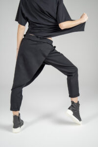 delCane-kolekcja-nagoja-spodnie-z-bawełny-czarne-tył