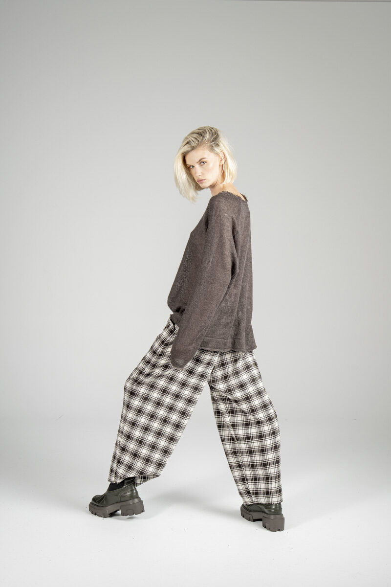 sweter_nagoja_brown_delCane_tył