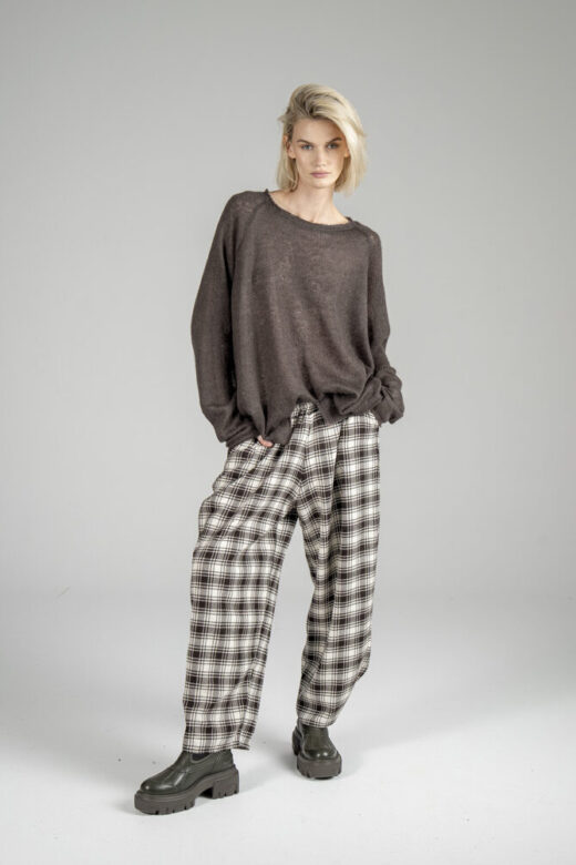 sweter_nagoja_brown_delCane_przód