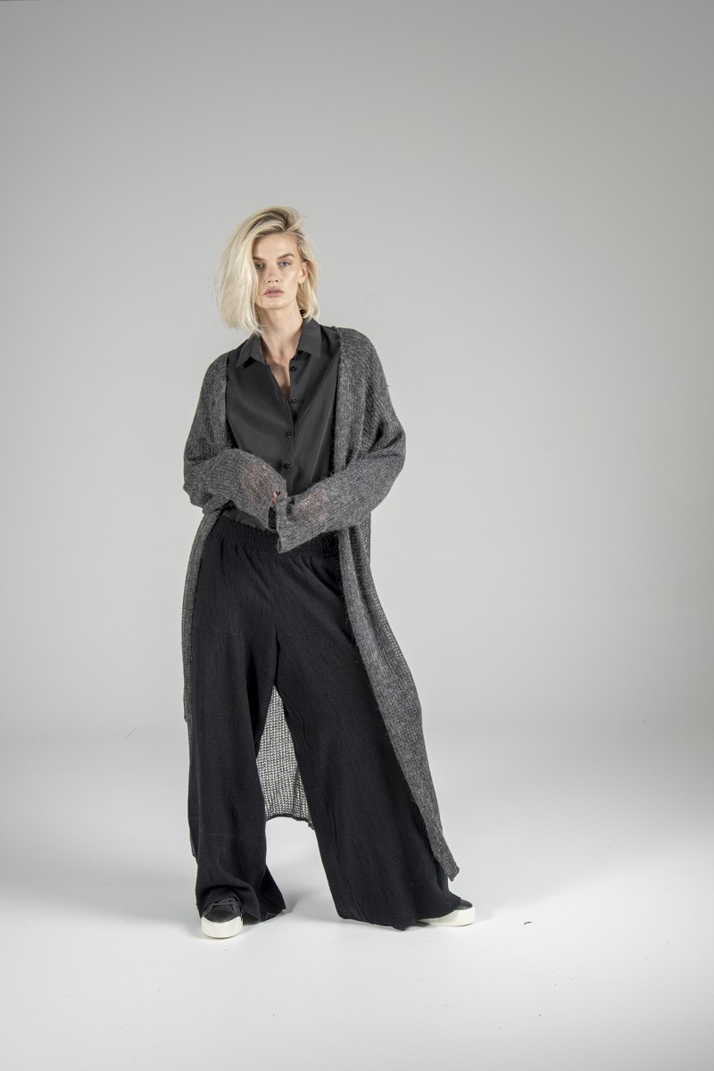 sweter_wełniany_nagoja_gray_delCane_przód_I sweter-z-wełny-delCane-kolekcja-nagoja-przód-I