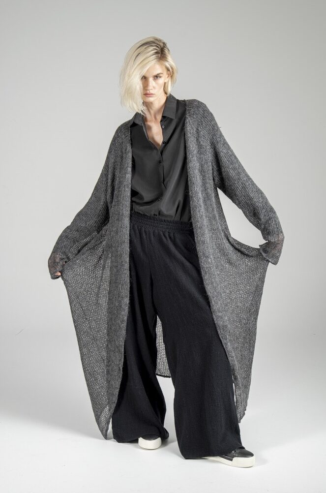 sweter_wełniany_nagoja_gray_delCane_przód_II sweter-z-wełny-delCane-kolekcja-nagoja-przód-II