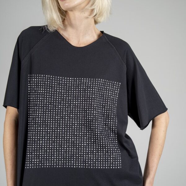 t-shirt-bawełniany-czarny-delCane-kolekcja-nagoja-detal