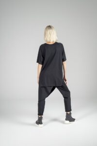 t-shirt-bawełniany-czarny-delCane-kolekcja-nagoja-tył