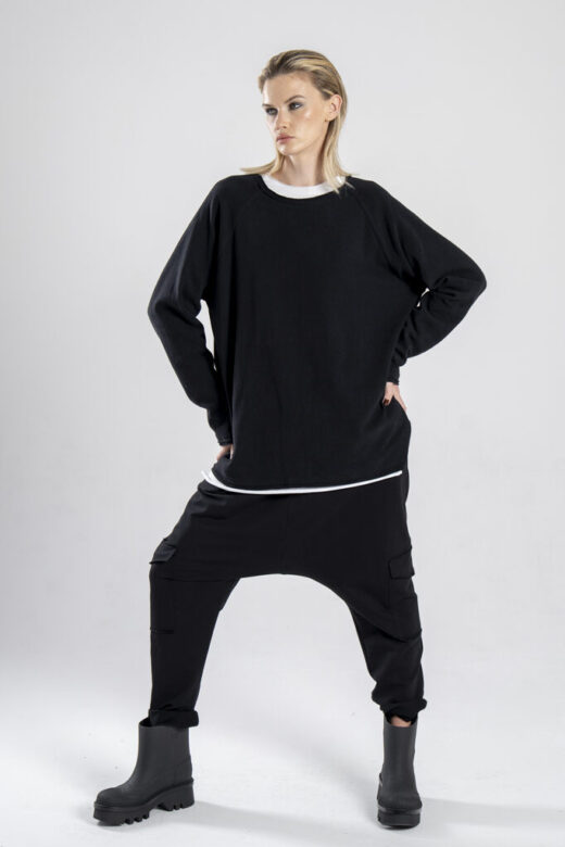 delCane-kolekcja-nikko-sweter-czarny-oversize-przód