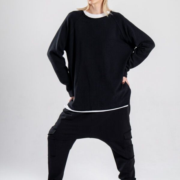 delCane-kolekcja-nikko-sweter-czarny-oversize-przód