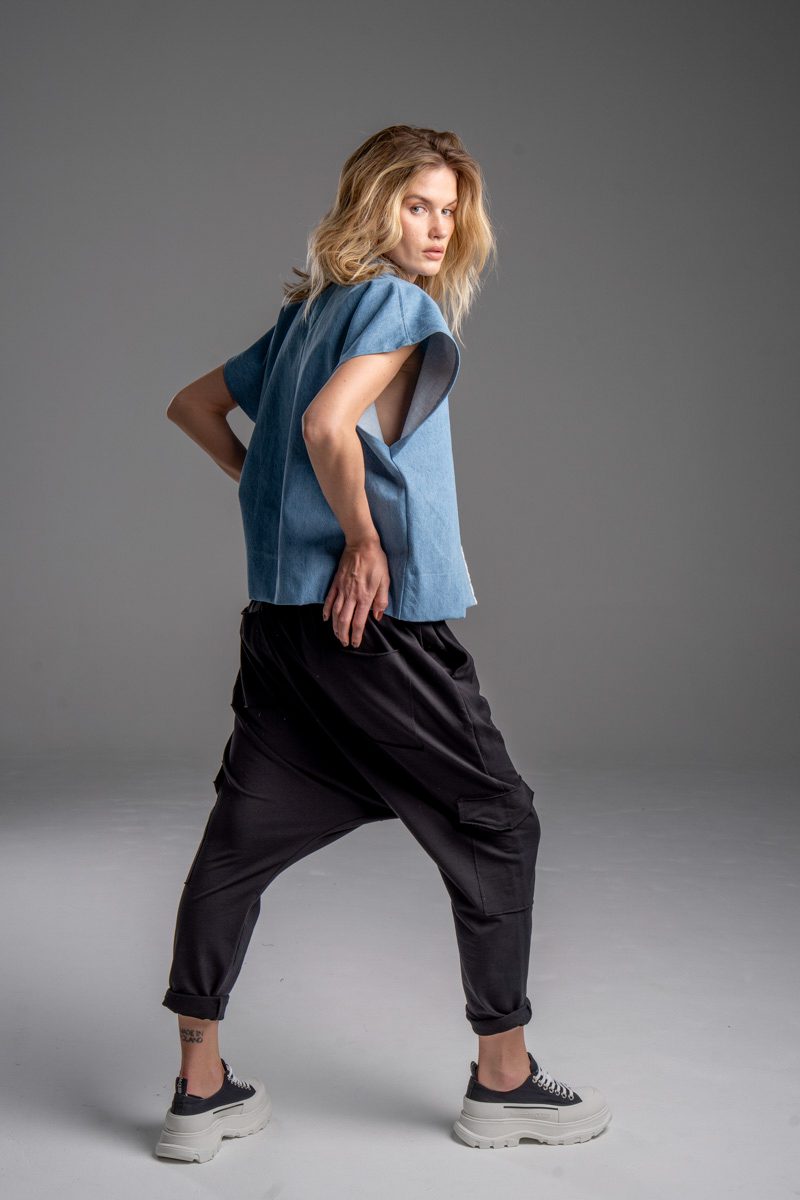 delCane-kolekcja-naha-krótka-kamizelka-blue-jeans-postrzępiona
