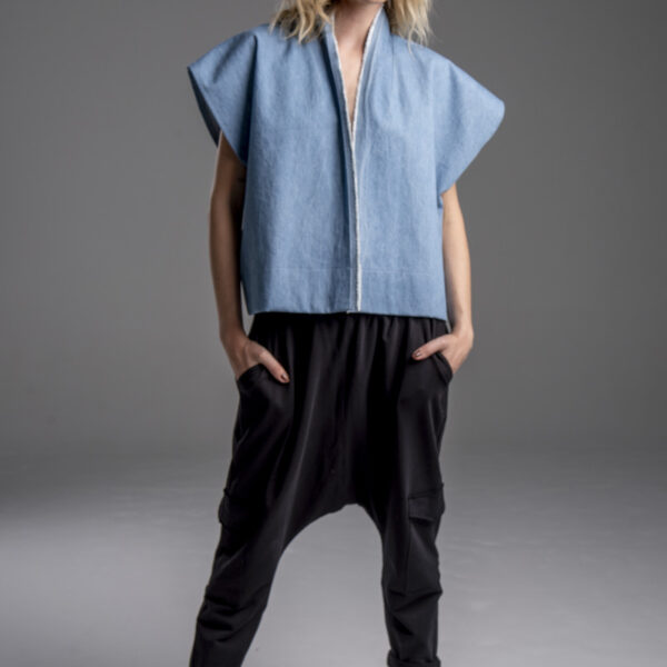 delCane-kolekcja-naha-krótka-kamizelka-blue-jeans-postrzępiona