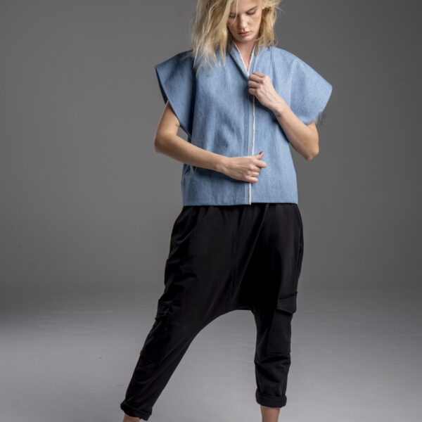 delCane-kolekcja-naha-krótka-kamizelka-blue-jeans-postrzępiona