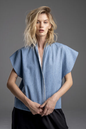 delCane-kolekcja-naha-krótka-kamizelka-blue-jeans-postrzępiona