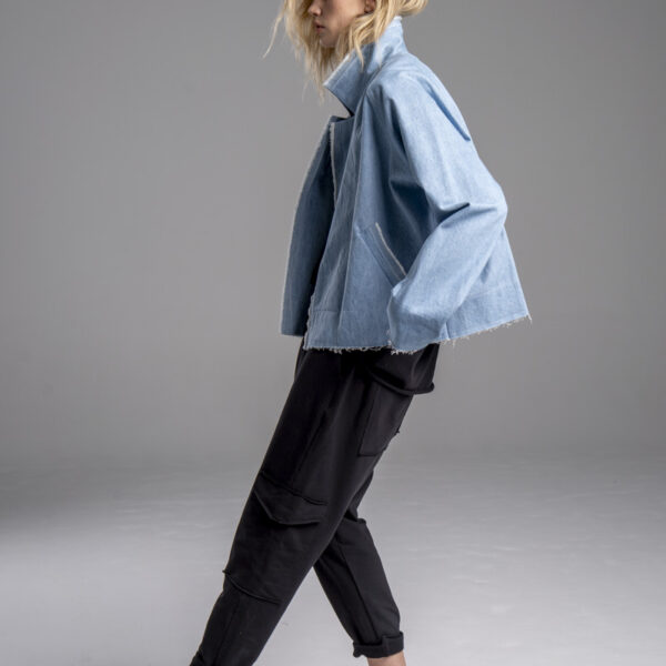 delCane-kolekcja-naha-krótka-kurtka-blue-jeans-postrzępiona