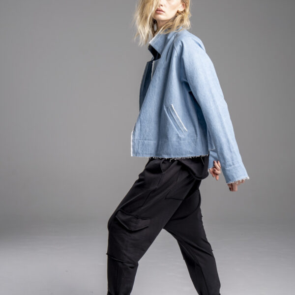 delCane-kolekcja-naha-krótka-kurtka-blue-jeans-postrzępiona