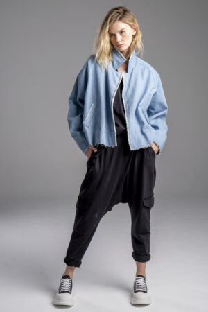 delCane-kolekcja-naha-krótka-kurtka-blue-jeans-postrzępiona