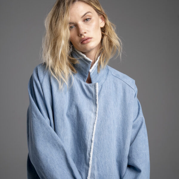 delCane-kolekcja-naha-krótka-kurtka-blue-jeans-postrzępiona