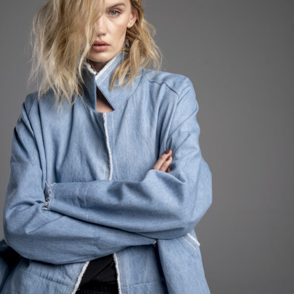 delCane-kolekcja-naha-krótka-kurtka-blue-jeans-postrzępiona